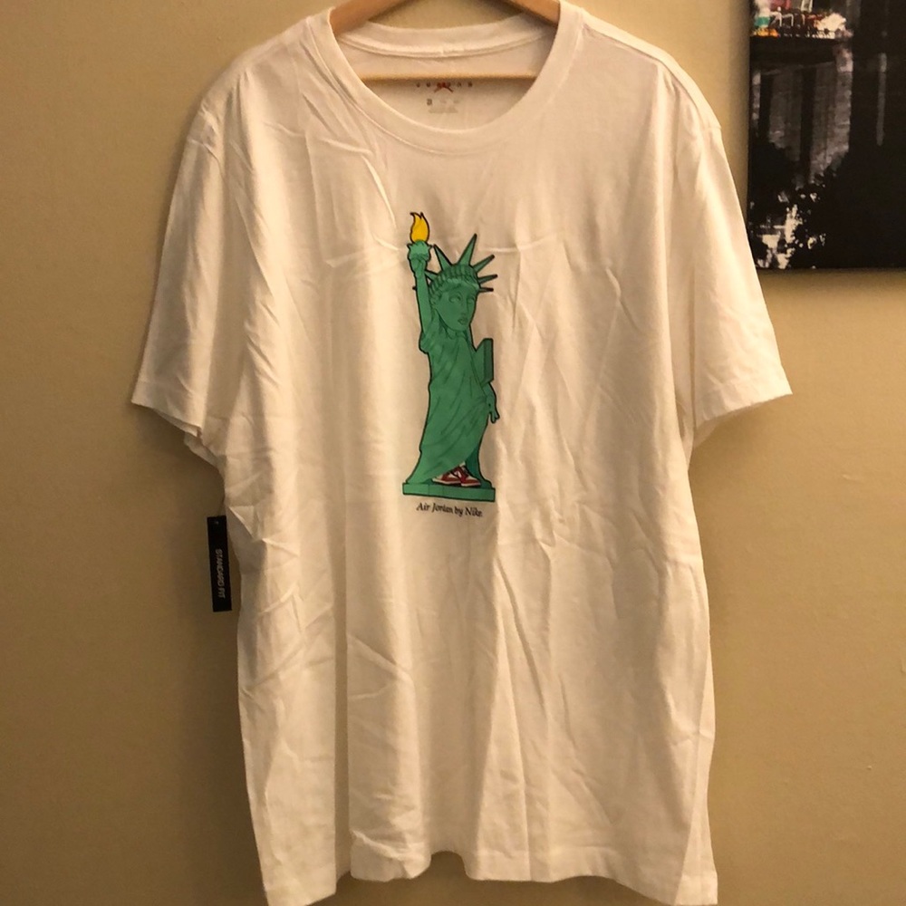 NWT Nike Air Jordan Men's White T-Shirt Size XXL - Statue of Liberty w/ Jordans